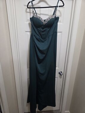 Emerald Green Embellished Spaghetti Strap Evening Dress